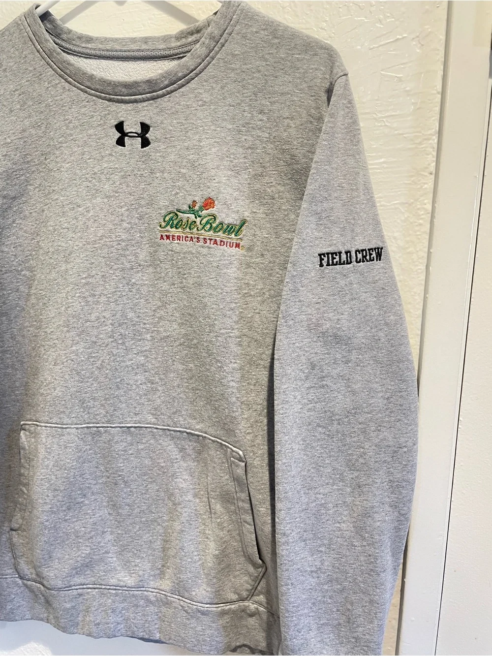 🔥 STAFF ONLY Under Armour Rose Bowl Stadium FIELD CREW Crewneck Sweatshirt M 🌹